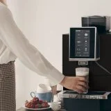 Coffee Format ATLAS podczas przygotowania kawy mlecznej